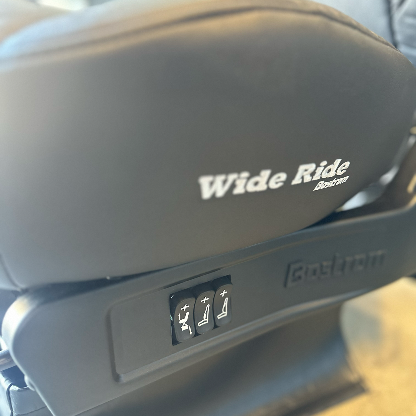 Bostrom Hi pro High Back wide ride core