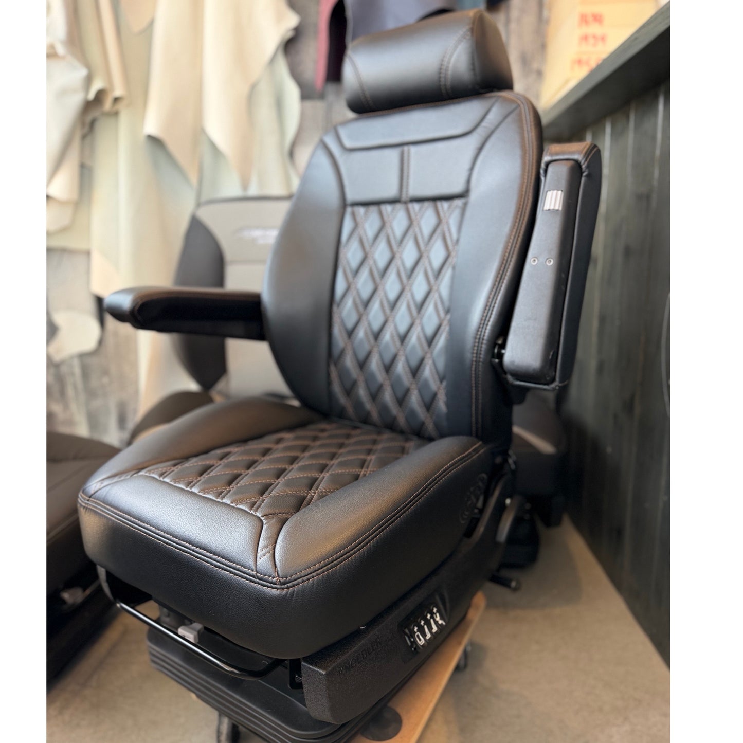 Siège Camion Knoedler Airchief Low Rider Ultra Leather