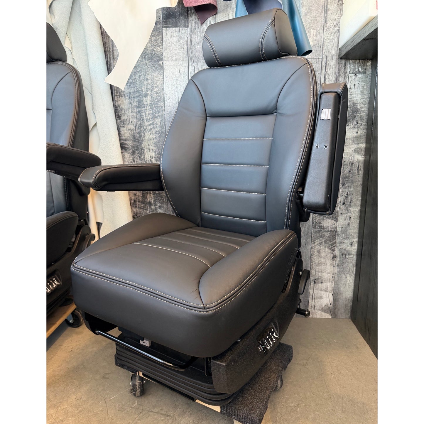 Siège Camion Knoedler Airchief Low Rider Cuir véritable noir Chauffant