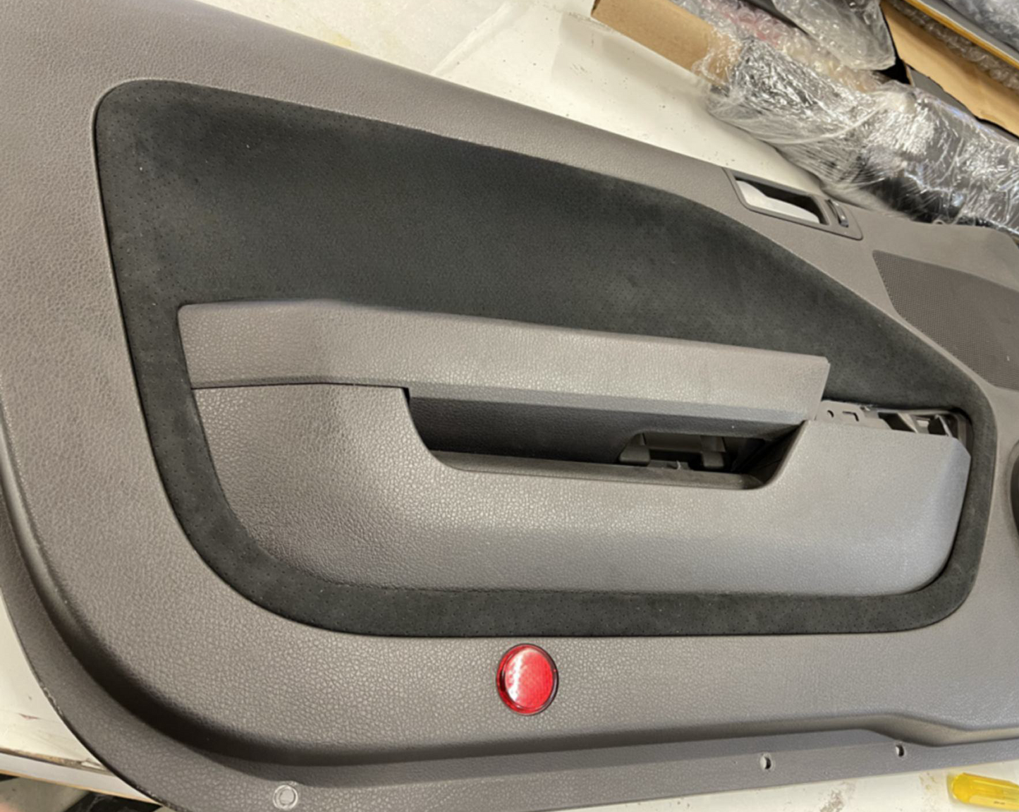 Insertion en Alcantara perforé
