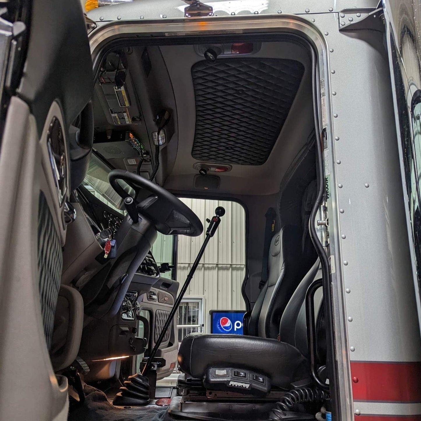 Insertions portes et voûte Peterbilt 389