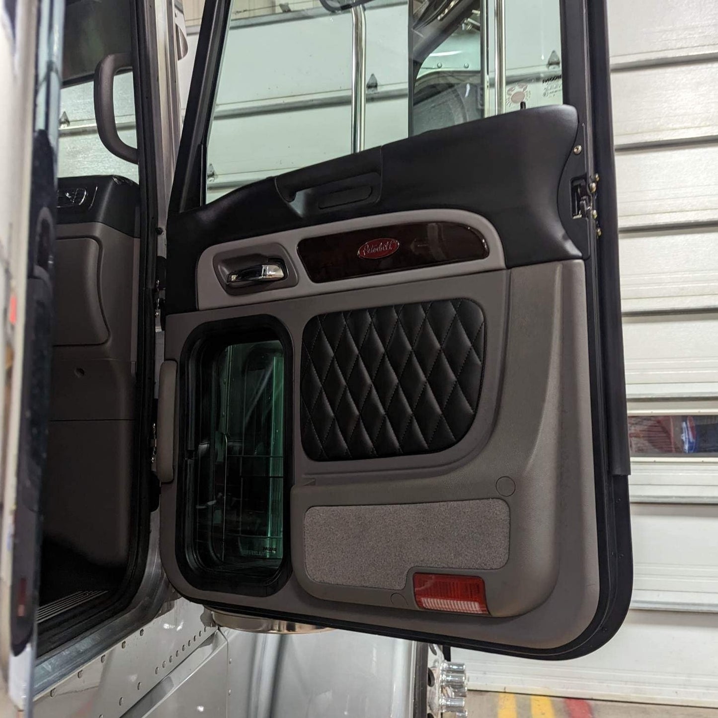 Insertions portes et voûte Peterbilt 389