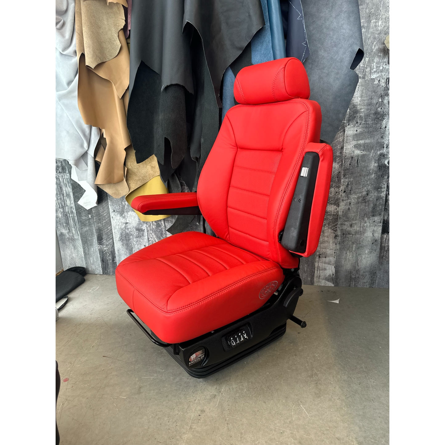 Siège Camion Knoedler Airchief Low Rider Cuir véritable rouge